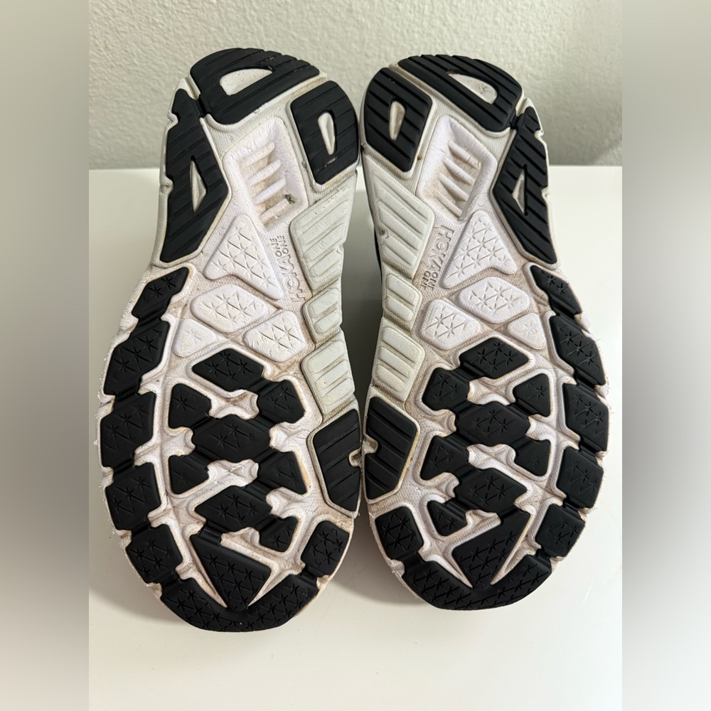 Hoka Arahi 5 Men's Black & White Lightweight Running Sneakers - Picture 9 of 10